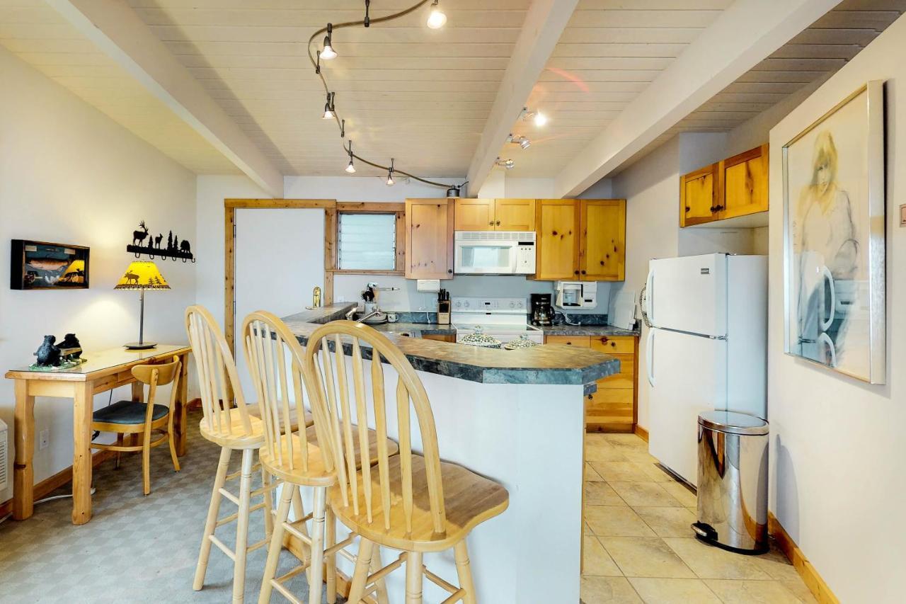 Many Springs Lakefront Condos Bigfork Rom bilde