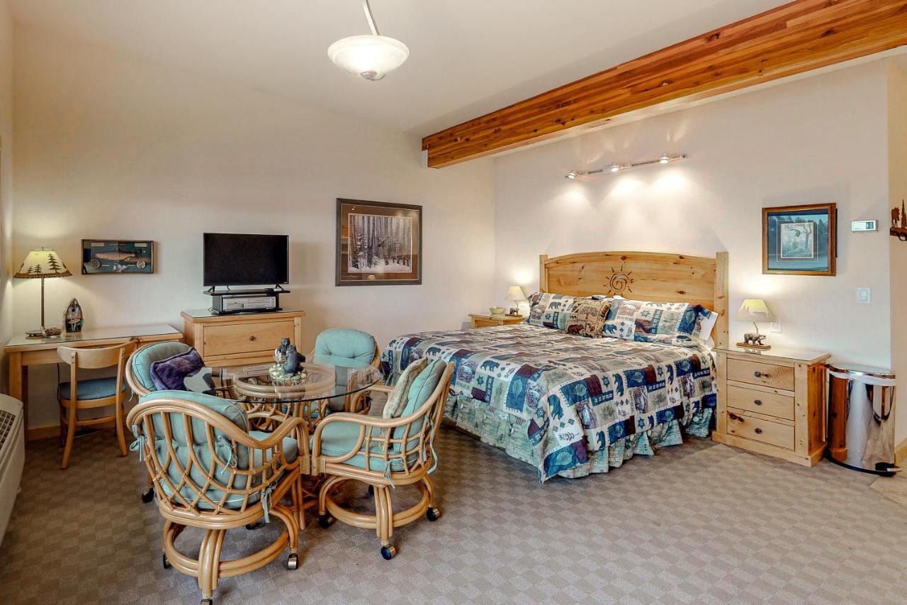Many Springs Lakefront Condos Bigfork Rom bilde